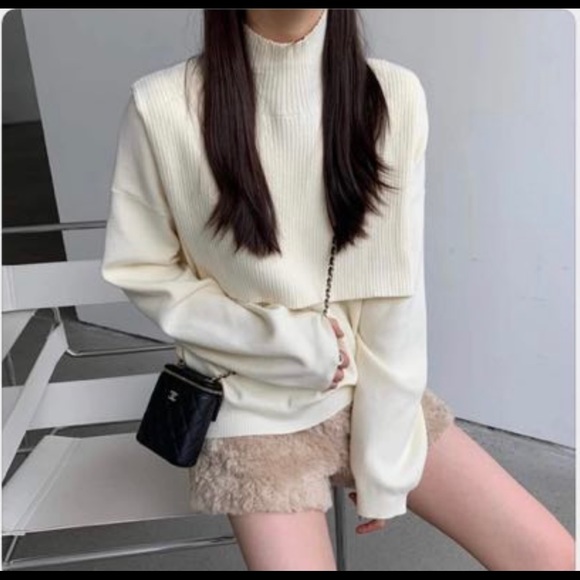 Cream Sweater with Cape - Picture 5 of 6